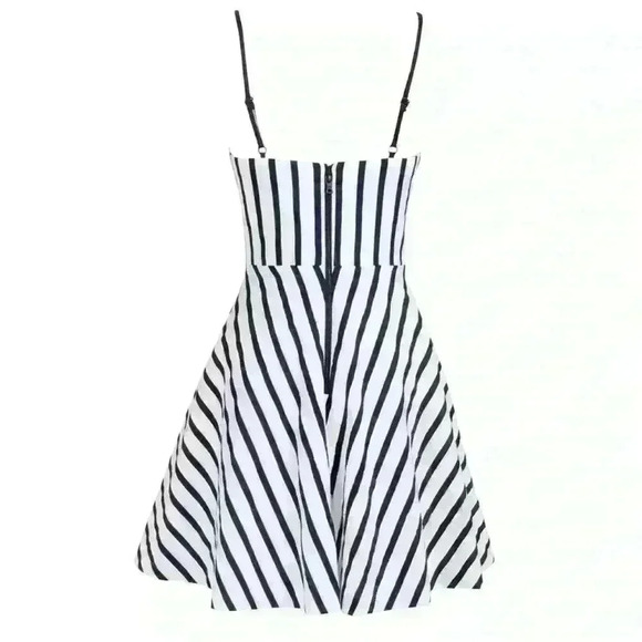 NWOT Alice + Olivia Nella button front mini dress in black and white str… - Picture 5 of 14